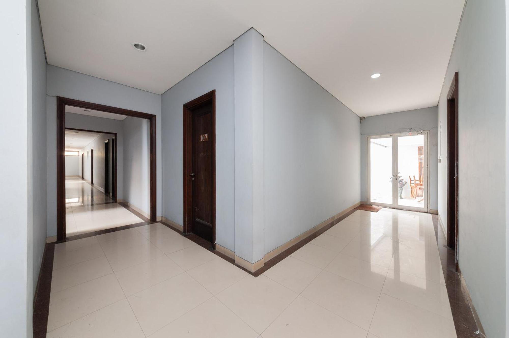 Reddoorz Plus Near Kelapa Dua Kebon Jeruk 자카르타 외부 사진