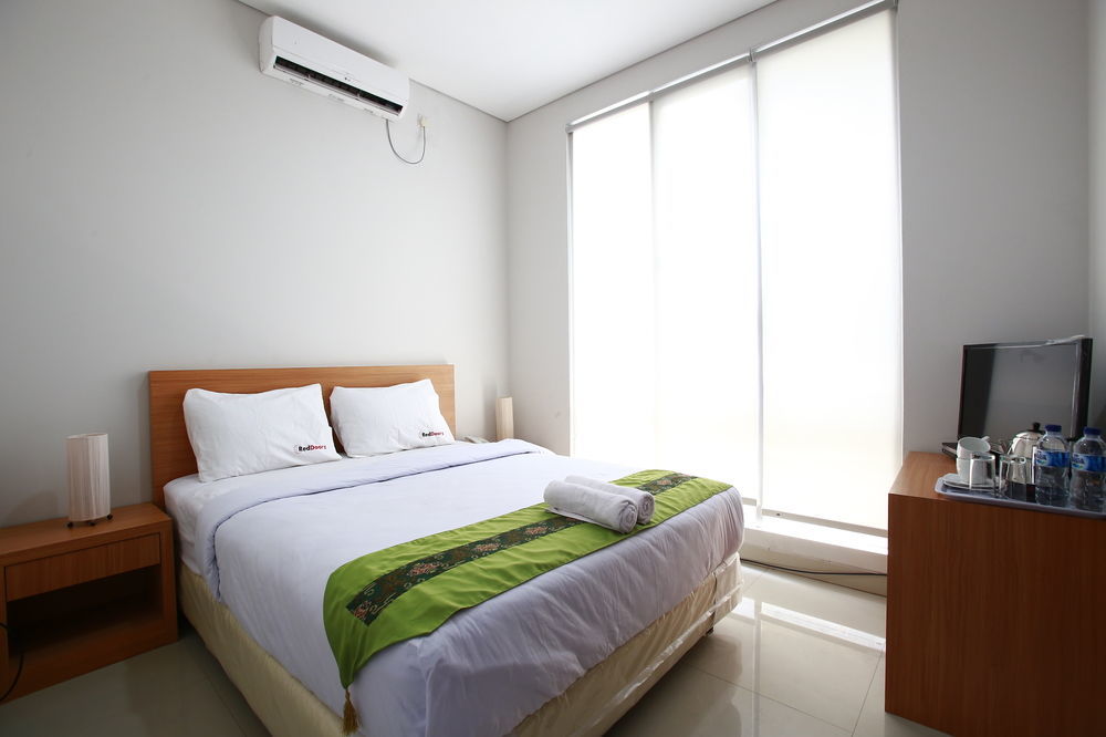 Reddoorz Plus Near Kelapa Dua Kebon Jeruk 자카르타 외부 사진