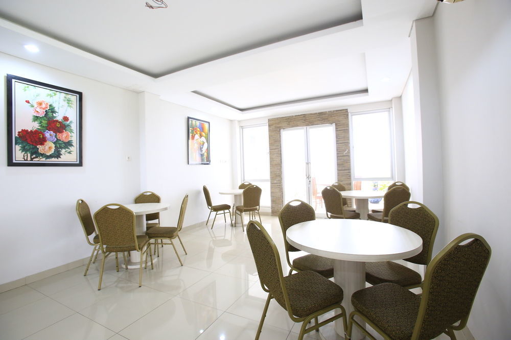 Reddoorz Plus Near Kelapa Dua Kebon Jeruk 자카르타 외부 사진