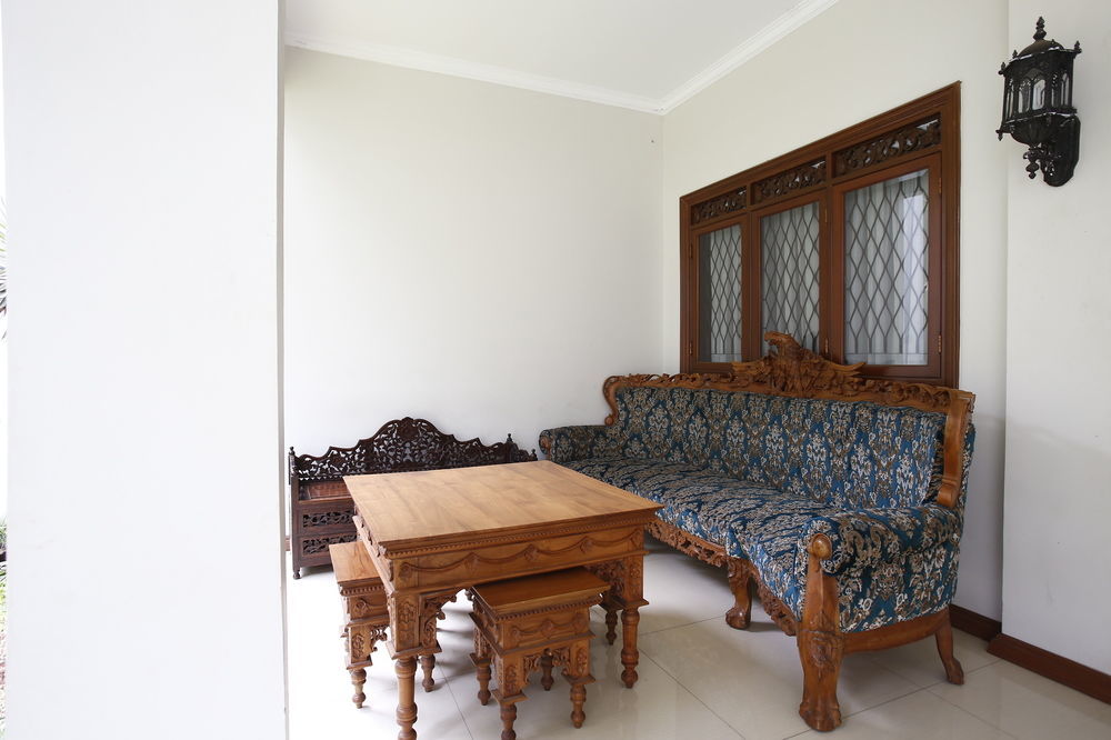 Reddoorz Plus Near Kelapa Dua Kebon Jeruk 자카르타 외부 사진