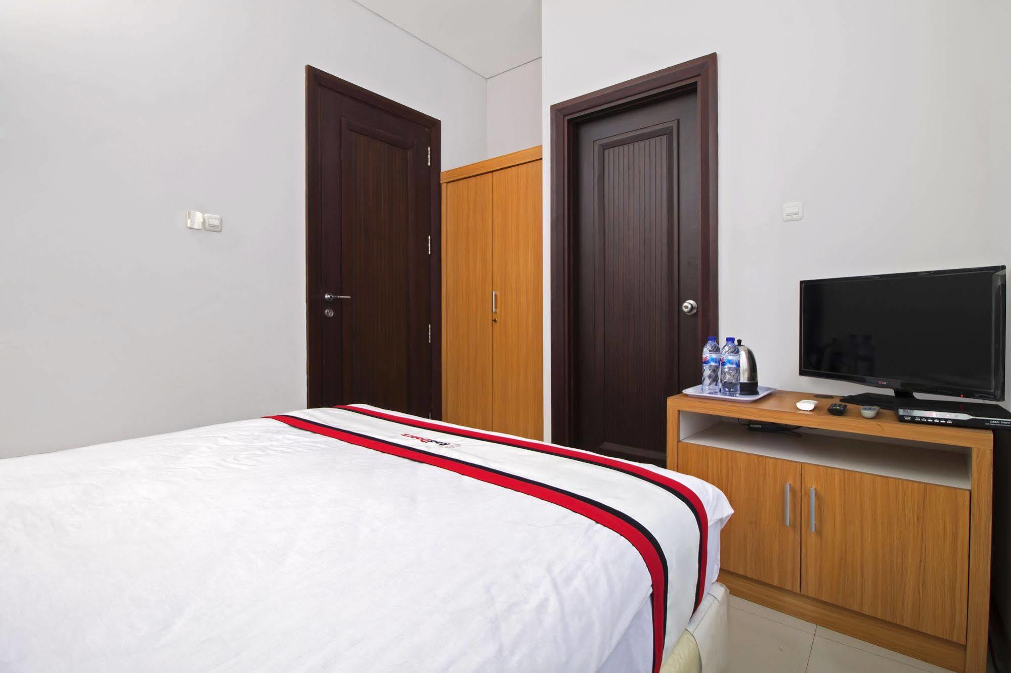 Reddoorz Plus Near Kelapa Dua Kebon Jeruk 자카르타 외부 사진