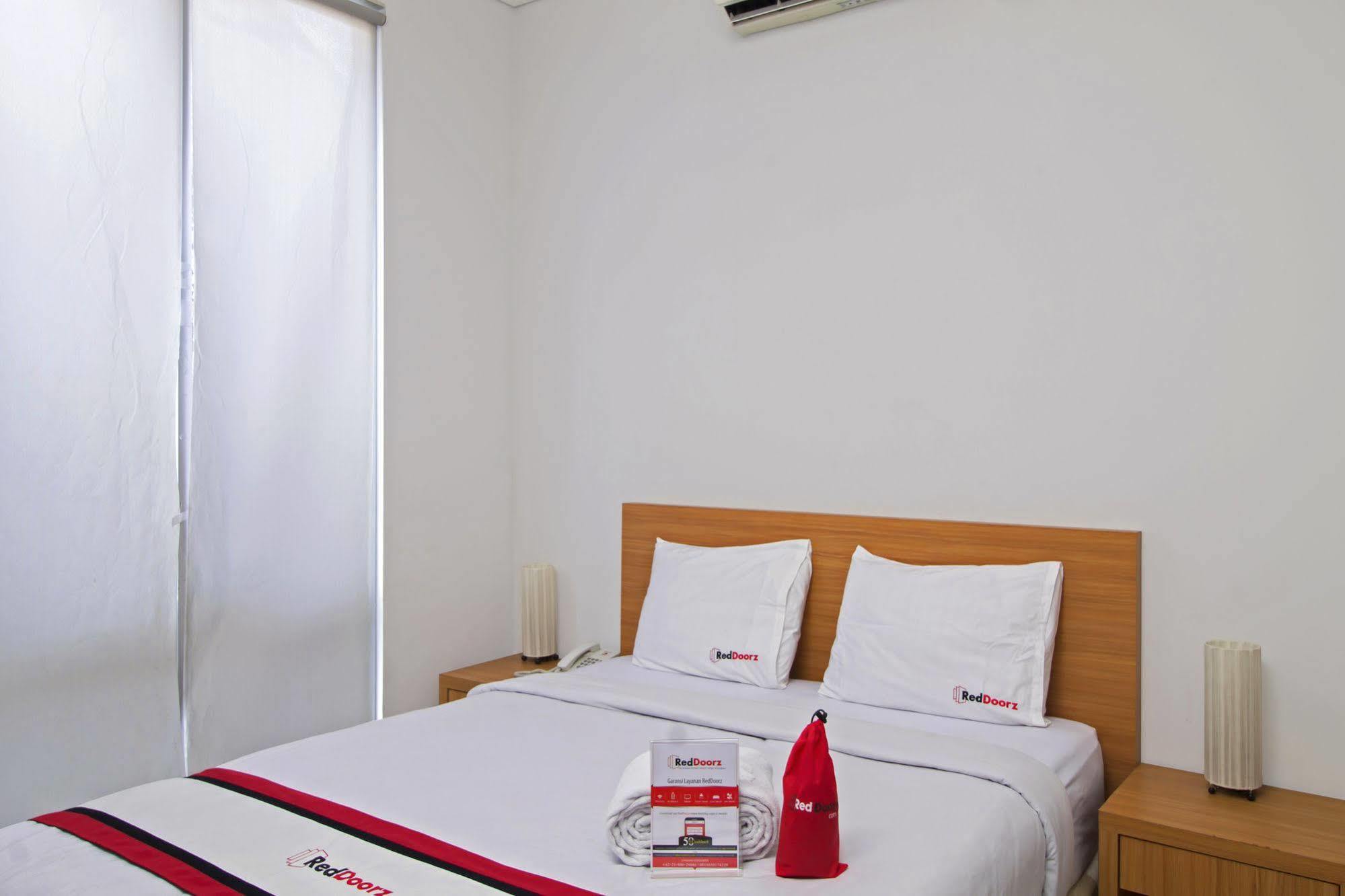 Reddoorz Plus Near Kelapa Dua Kebon Jeruk 자카르타 외부 사진